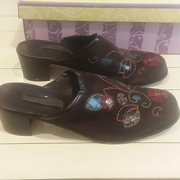 Brighton brown embroidered slip on size 9 - Picture 2 of 6